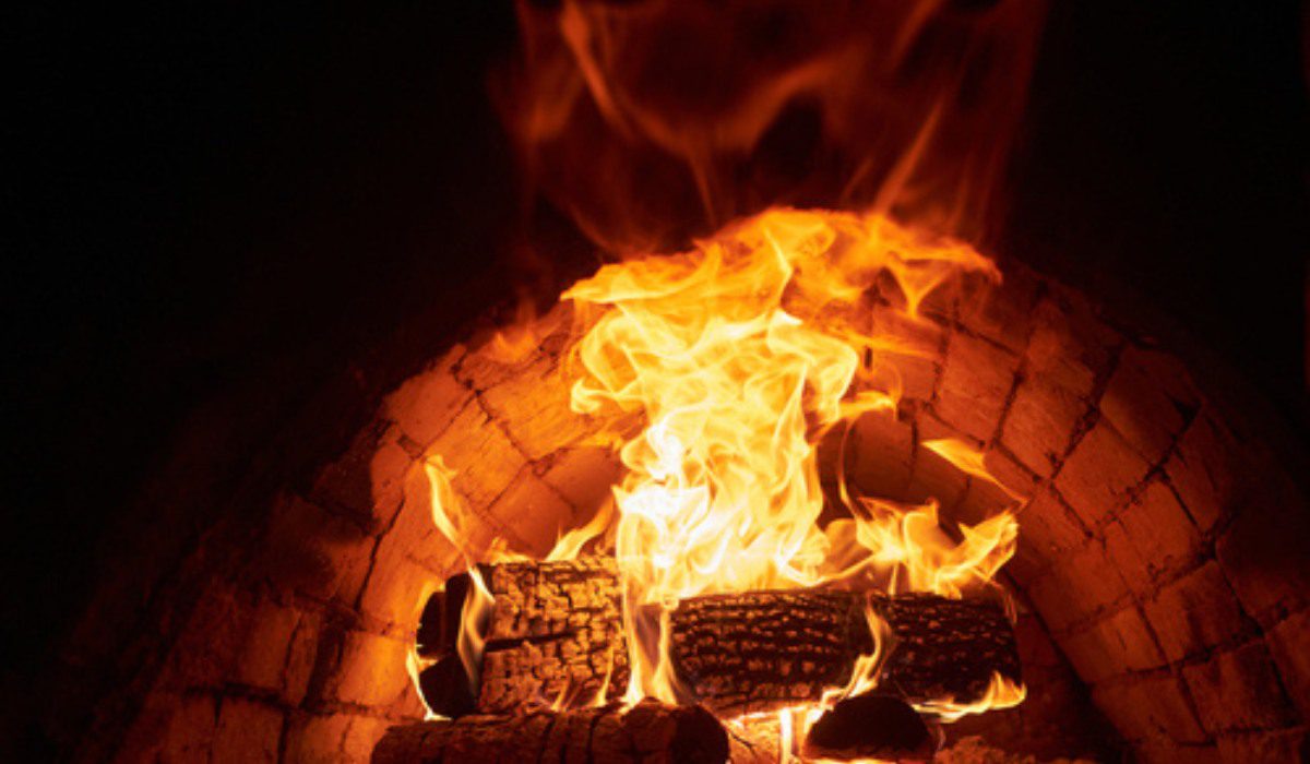 How Fire Bricks Work: Key Applications in Fireplaces, Kilns, and Energy Storage