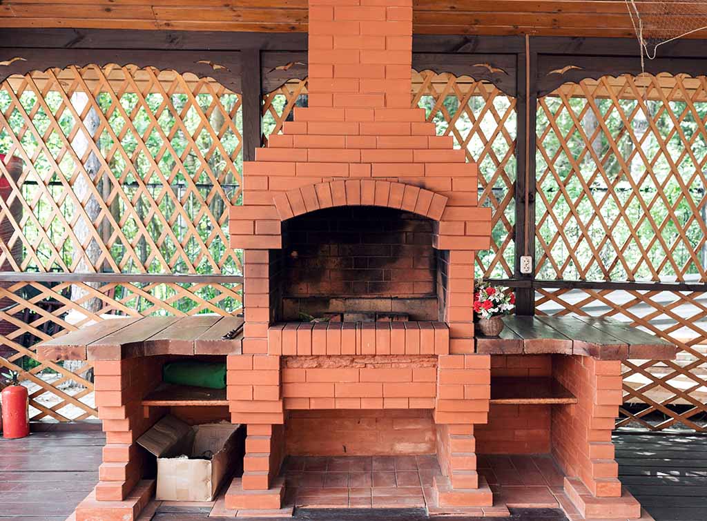 Build the Perfect Brick BBQ and Smoker for Your Backyard