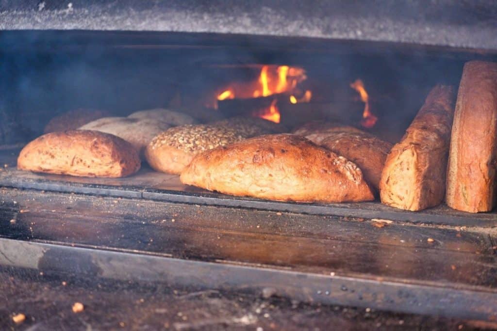 How to Build a Wood Burning Bread Oven for Perfect Homemade Loaves