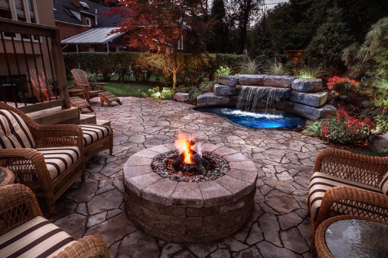 What kind of brick for a fire pit (best choices for safety and durability)