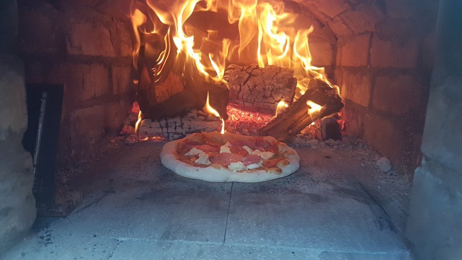 Pizza Brick Oven Temperature: How Hot Should Your Oven Be?