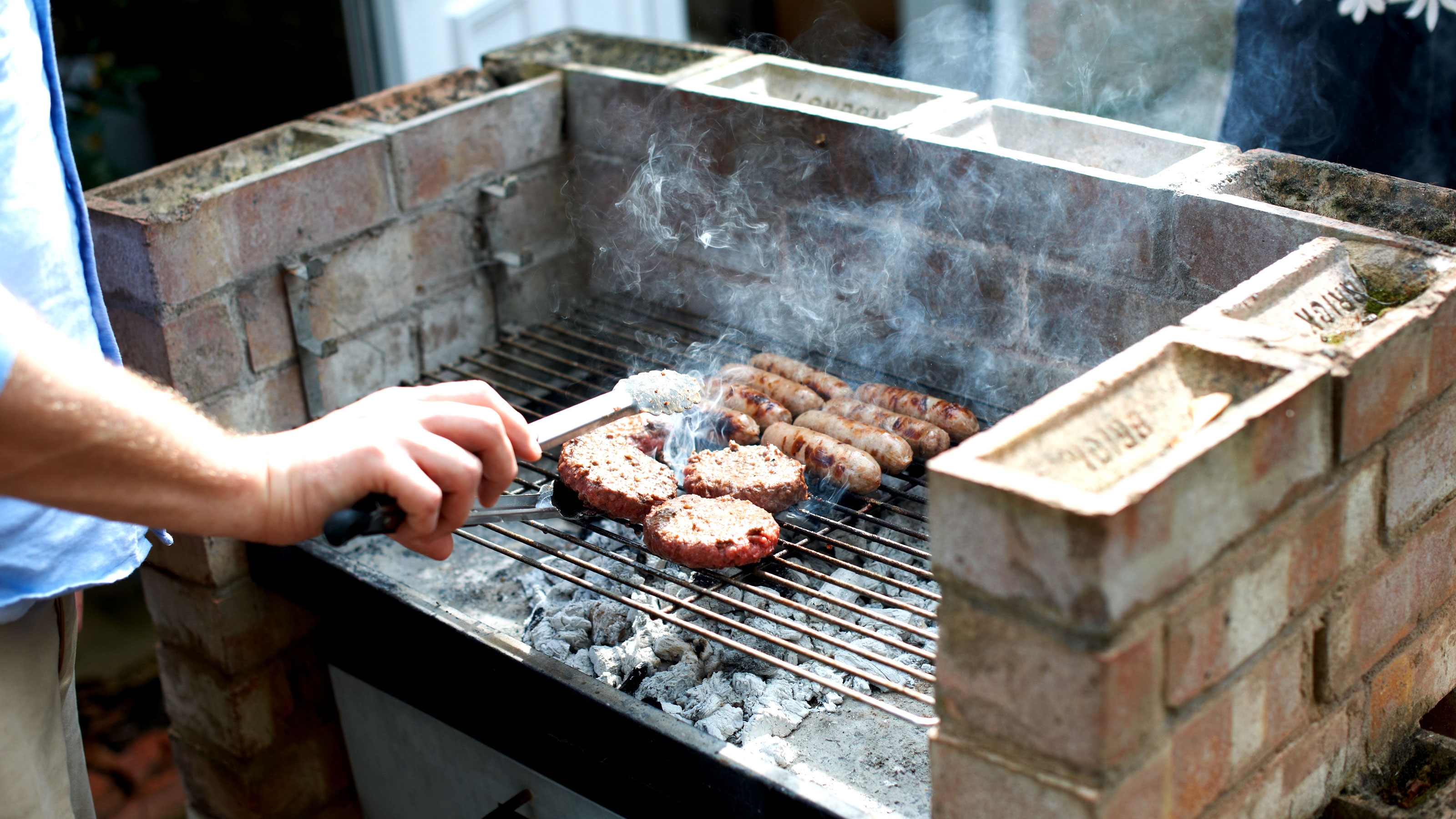 Need good bricks for barbeque? Heres a guide to choosing and using the best ones for cooking.