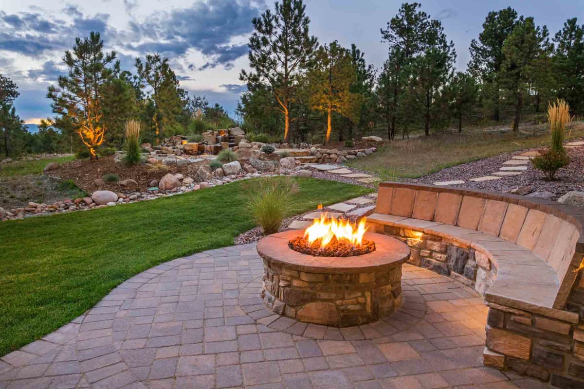 Fire pit with brick cost: how much to build it?