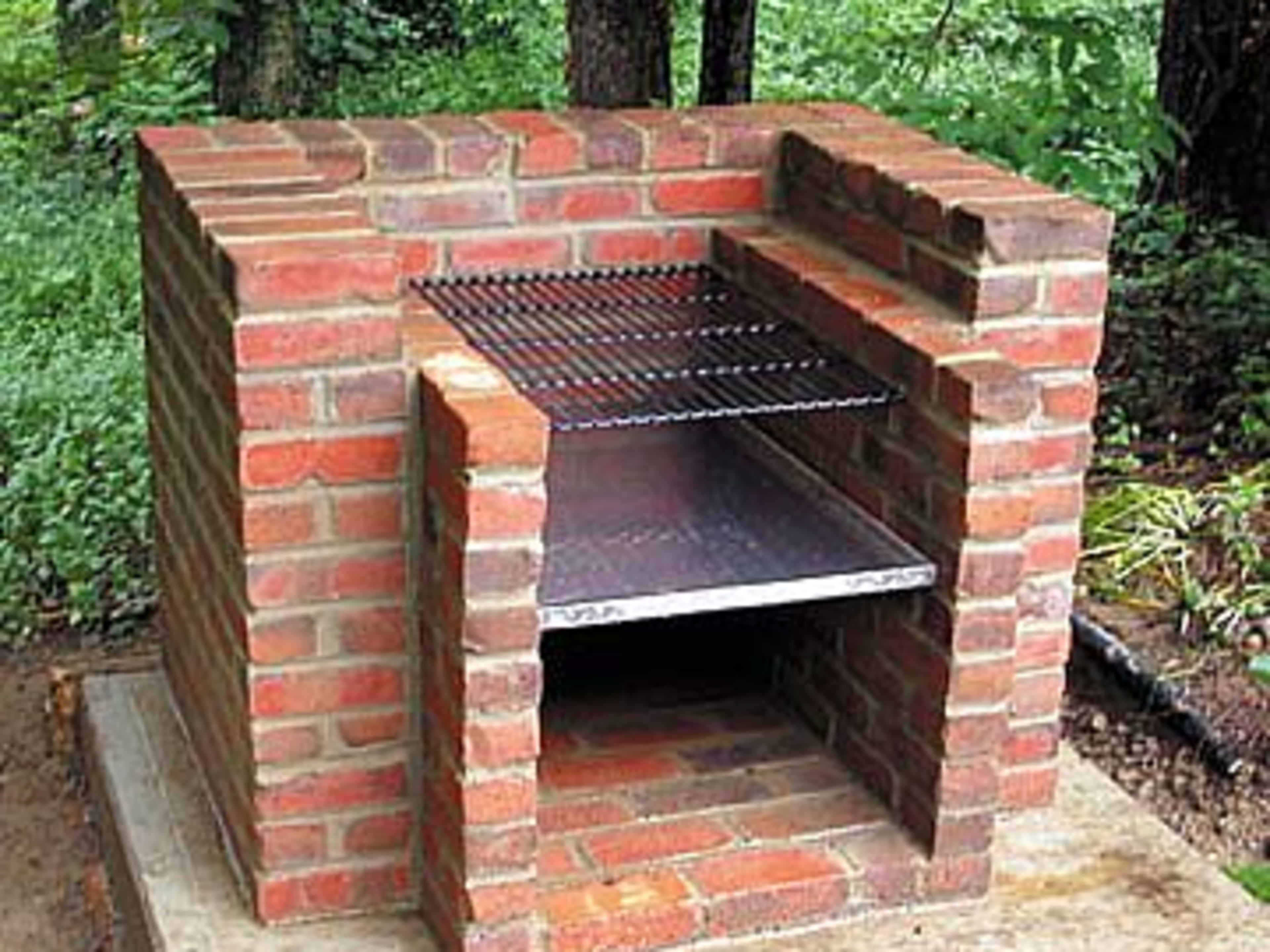 DIY Brick BBQ Grill: Step-by-Step Guide for Beginners Building a Backyard Barbecue