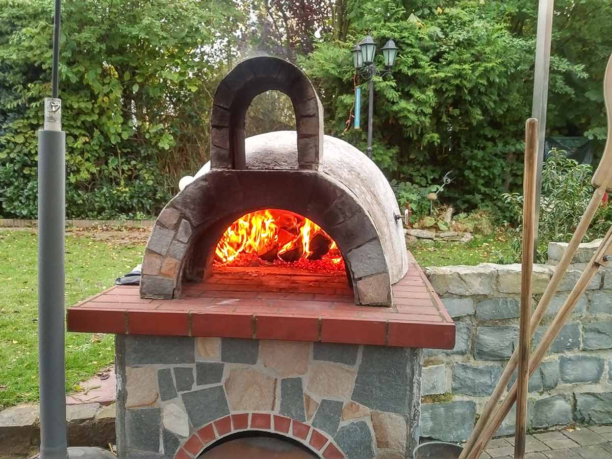 Find your perfect outdoor brick pizza oven kits | Compare options and choose right!